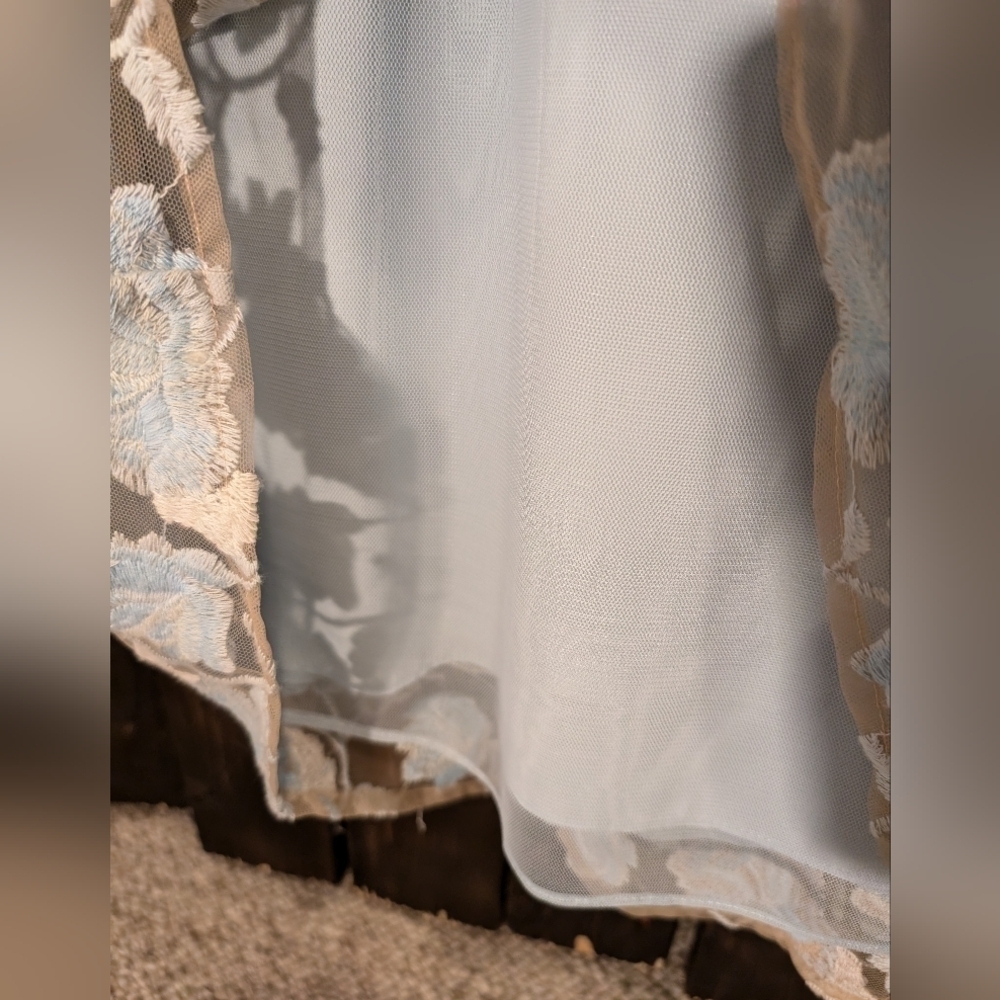 Brigerton vibes, BCBG Maxazaria, size 8 - Picture 2 of 15